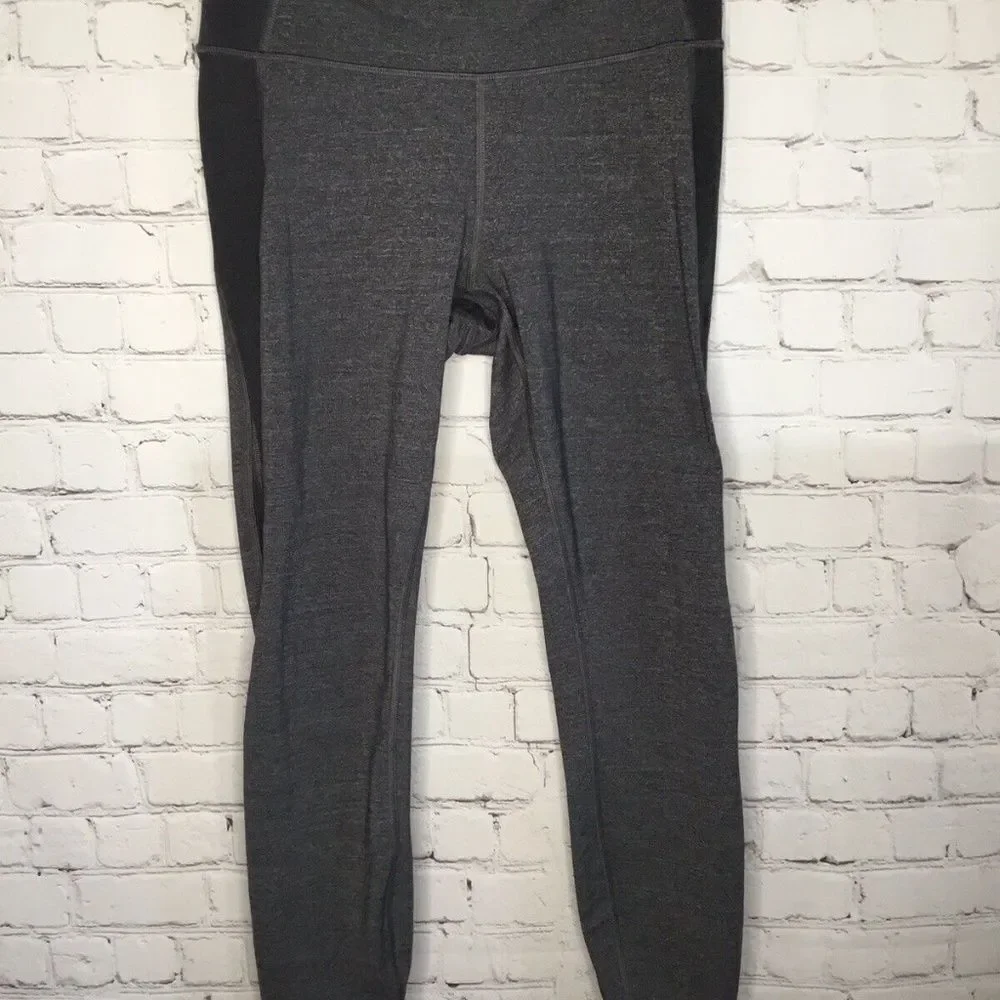 lululemon‎ Women's Gray Capris Leggings Yoga Size 8 - Picture 7 of 9
